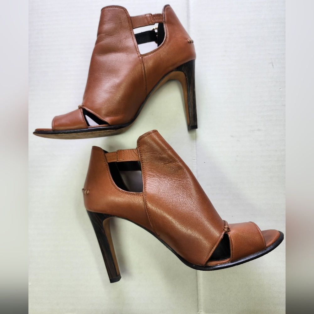 🌸Coach Elegant Leather Ankle Brown Heeled Sandals 9.5 - Picture 2 of 10